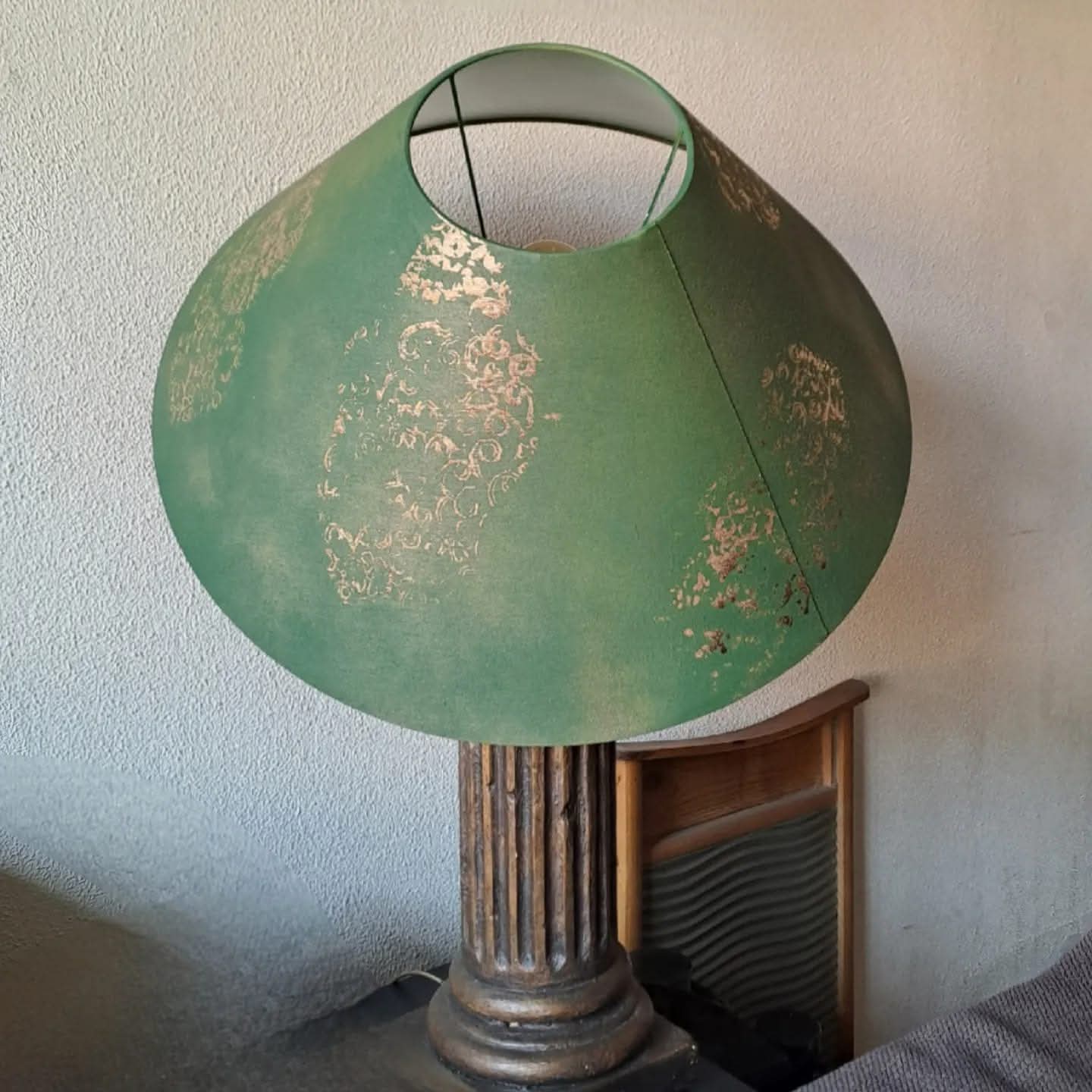 Gerestaureerde lamp met een frisse, egale afwerking